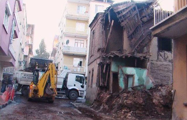 Alaşehir'de Çöken Binanın Enkazı Nihayet Kaldırıldı