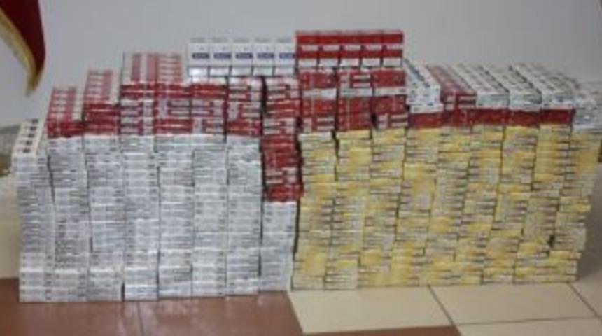 Kağızman'da yolcu ot&uuml;b&uuml;s&uuml;nde ka&ccedil;ak sigara