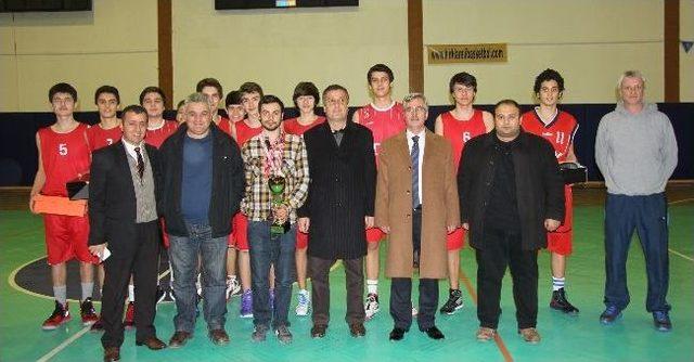 Başkan &Ccedil;ağlayan&rsquo;dan Sporculara Malzeme Desteği 1