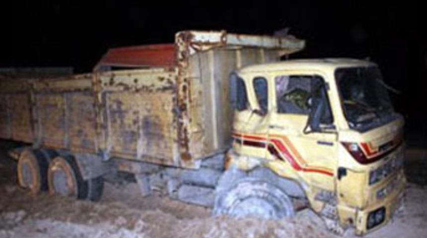 &Ouml;ğrenci servisine kamyon &ccedil;arptı: 18 yaralı