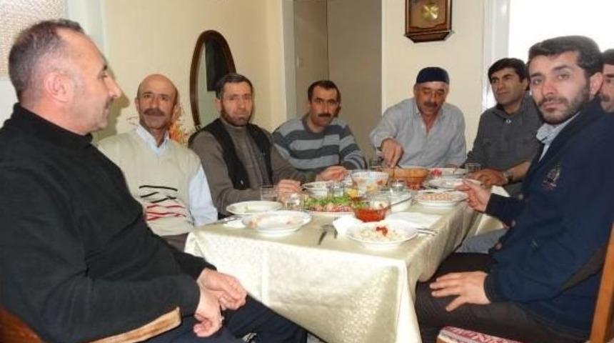 &Ccedil;omoğulları Derneği &Uuml;yeleri, Yemekte Bir Araya Geldi