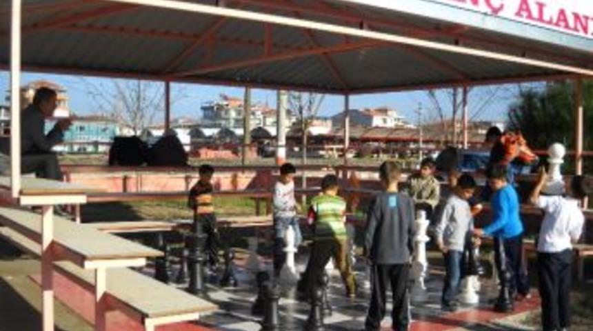 Kazada Hayatını Kaybeden &Ouml;ğretmen Unutulmadı