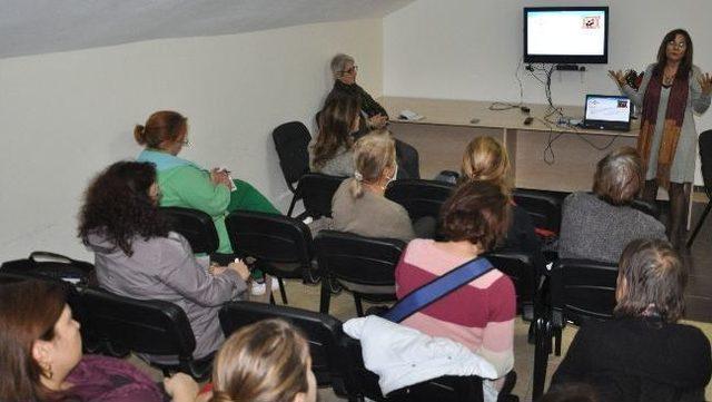 Kadem Gönüllüsü Yasemin Tutal’dan İletişim Semineri