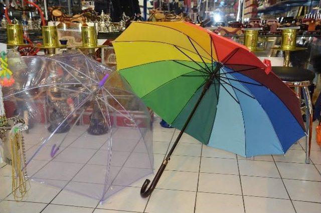 Yağmurlu Havalar Şemsiye Satışlarını Arttırdı 2