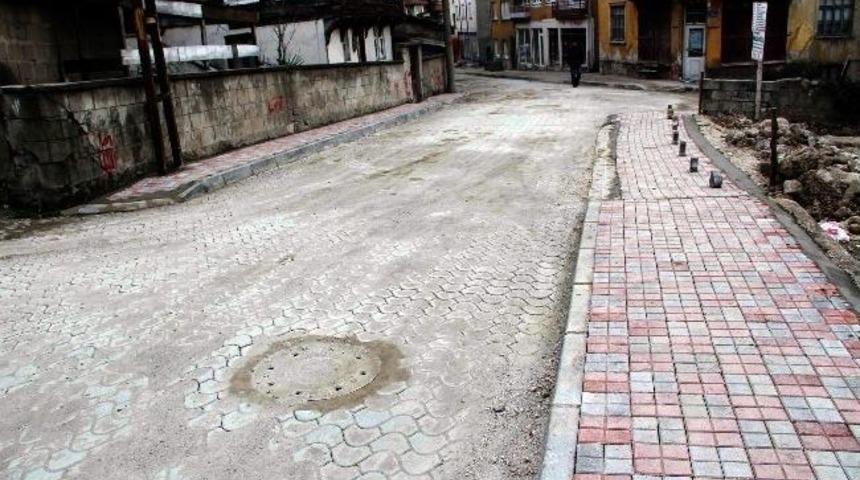 Belediyeden Yol Ve Kaldırım D&uuml;zenlemesi