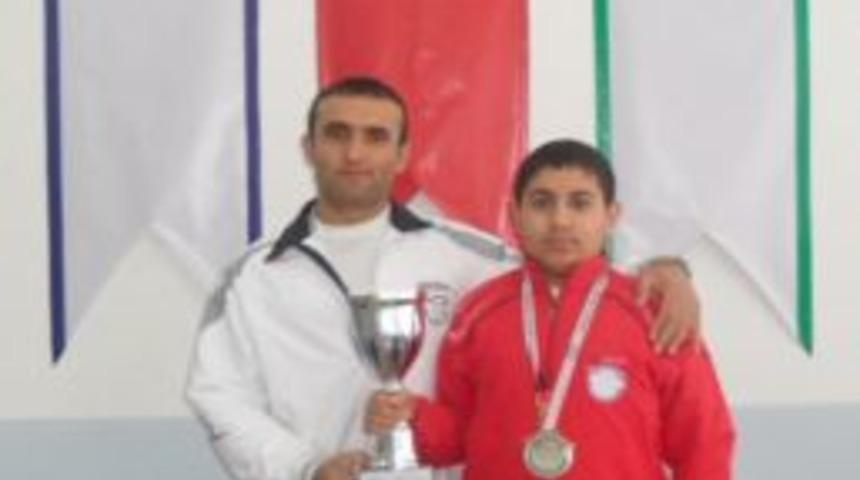 Mamak Belediyesi Halter Takımı&rsquo;ndan T&uuml;rkiye &Uuml;&ccedil;&uuml;nc&uuml;l&uuml;ğ&uuml;