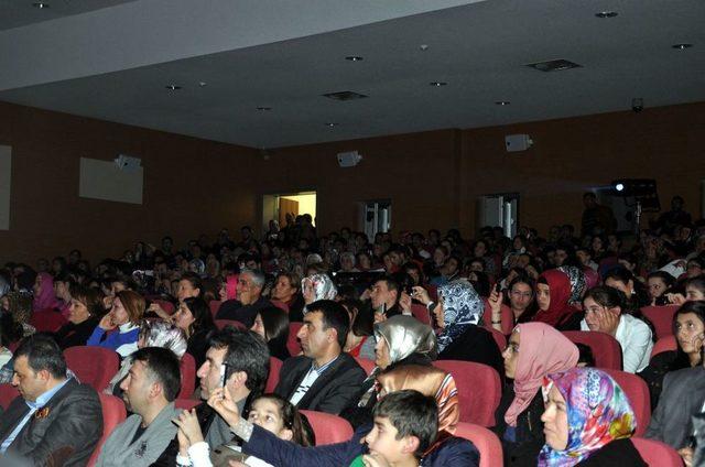 Şiir Sevgisi Salona Sığmadı 1