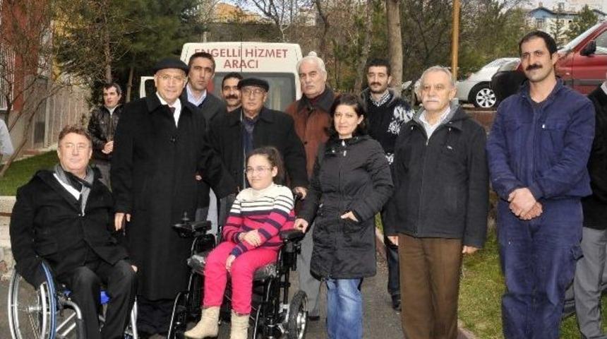 Başkan Yaşar&rsquo;dan Minik Ezgi&rsquo;ye Ak&uuml;l&uuml; Araba
