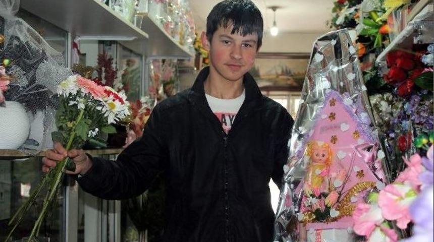 Sevgililer G&uuml;n&uuml;ne &Ouml;zel &Ccedil;i&ccedil;eklerde &Ouml;zel Fiyat