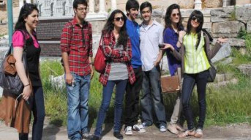 Pakistanlı &Ouml;ğrenciler, İslam Medeniyeti Eserlerini T&uuml;rkiye'de Tanıyor