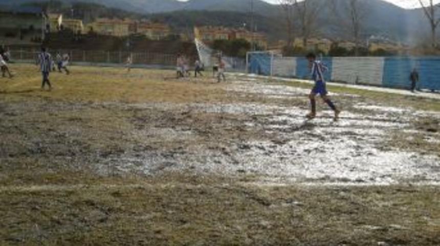 Soma Nazım Yavuz Stadı Kaderine Terk Edildi