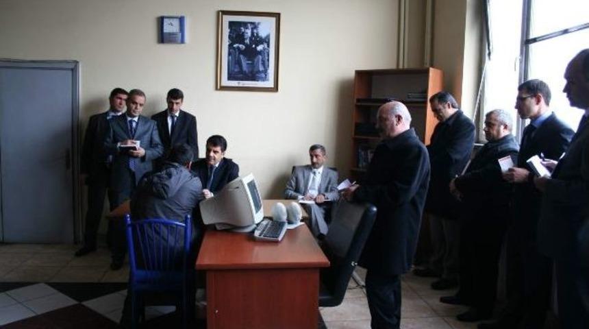 Kars Belediye Başkanı Bozkuş, Halk G&uuml;n&uuml;nde Vataşları Dinledi