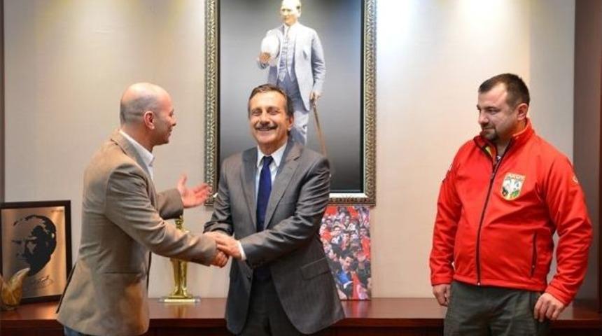 Akut&rsquo;a Tepebaşı Desteği