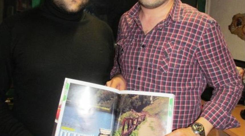 İki Gen&ccedil; G&ouml;r&uuml;nt&uuml;l&uuml; Dergi &Ccedil;ıkardı