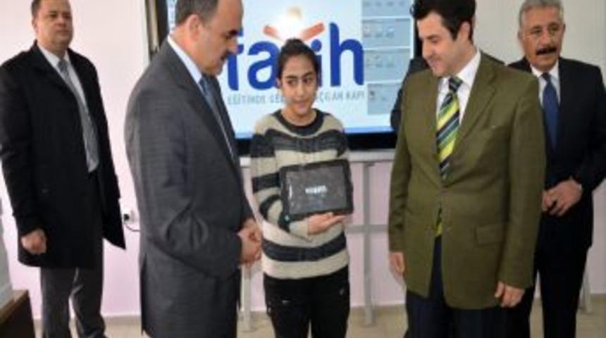 Elazığ'da Tabletli Eğitim Başladı