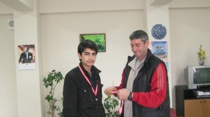 Menderes Anadolu Lisesi Sporda Da İsmini Duyuruyor