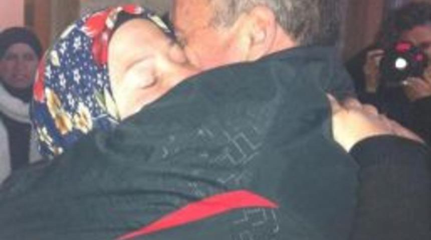 Başakşehir Belediyesi, Filistinli Ahed Tamimi&rsquo;yi Babasına Kavuşturdu