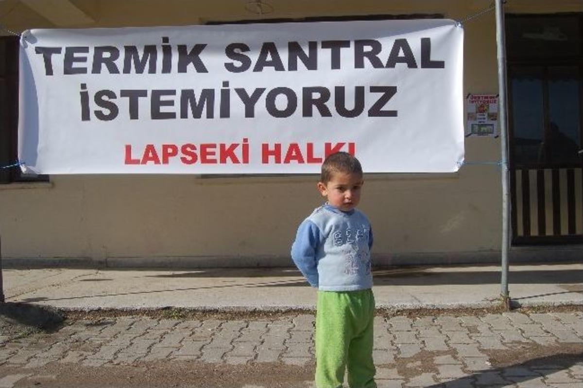 Termik Santrali Teneke &Ccedil;alarak Protesto Ettiler