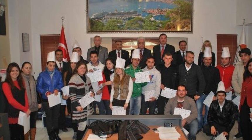 Marmaris'te Aş&ccedil;ı Adayları Sertifikalarını Aldı