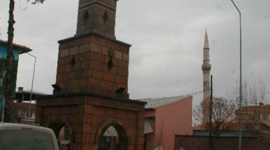 Tuzluca İl&ccedil;esine Saat Kulesi Yapıldı