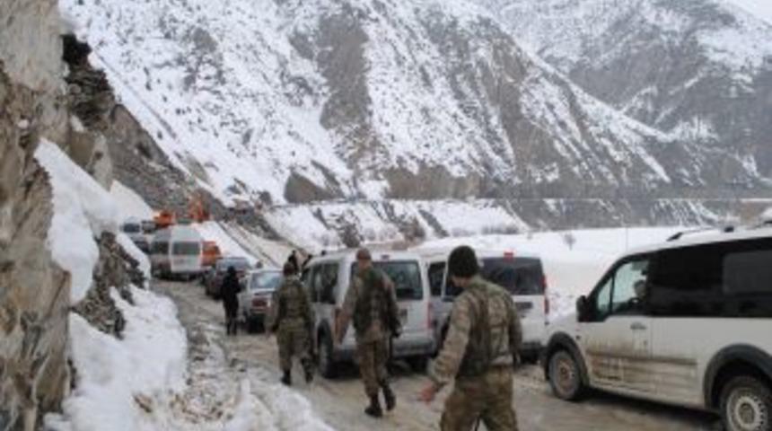 Hakkari-Van Kara Yolu 5 Saatlik &Ccedil;alışma Ardından Ulaşıma A&ccedil;ıldı