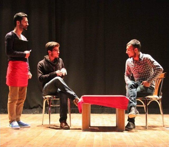 D&uuml;&rsquo;den D&uuml;kov Tiyatro Grubu &Ouml;ğrencilerine Destek 1