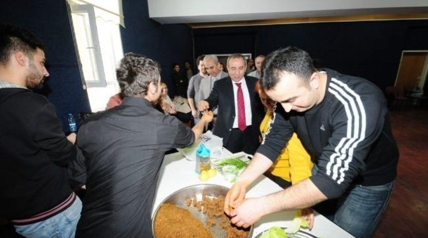 Yy&uuml;&rsquo;l&uuml; &Ouml;ğrencilerden K&ouml;y Okulu Yararına Kermes