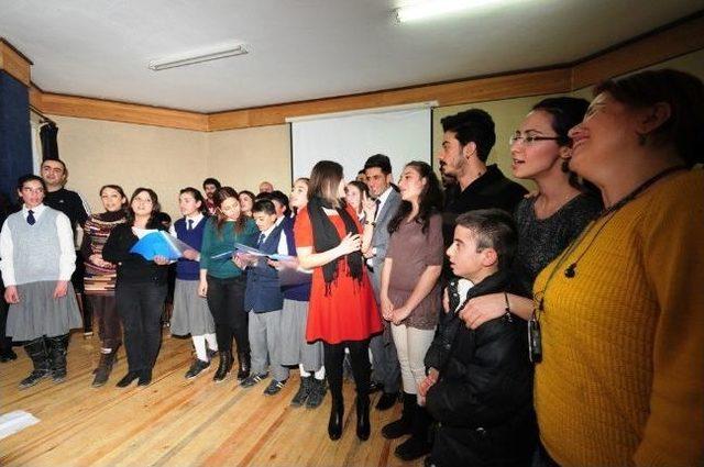 Yyü’lü Öğrencilerden Köy Okulu Yararına Kermes