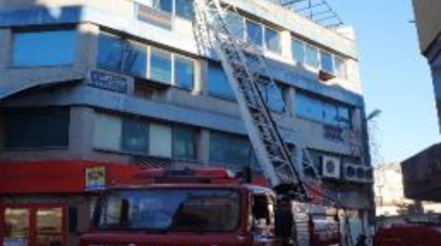 Marmaris&rsquo;te İş&ccedil;ilerin Dikkati Faciayı &Ouml;nledi