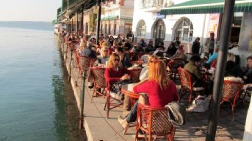 Edremit K&ouml;rfezi'nde Bahardan Kalma Bir G&uuml;n Yaşanıyor