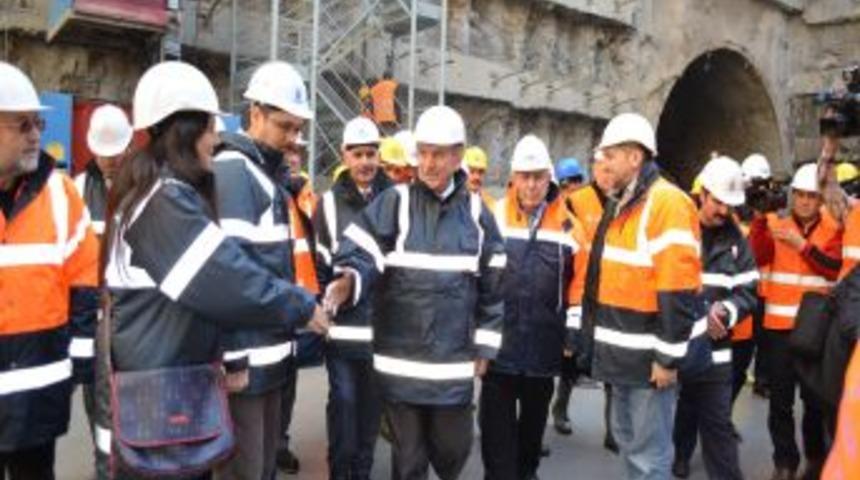 &Uuml;sk&uuml;dar-&Ccedil;ekmek&ouml;y Metrosunda K&ouml;stebek G&ouml;reve Başladı