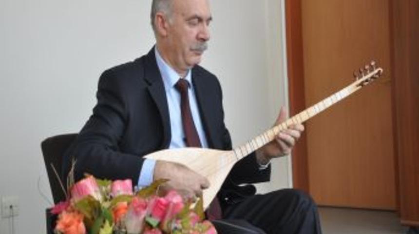 Kaplan: 'Y&uuml;r&uuml;yorum Dikenlerin &Uuml;st&uuml;nde' T&uuml;rk&uuml;s&uuml; 12 Eyl&uuml;l I&ccedil;in Yazıldı