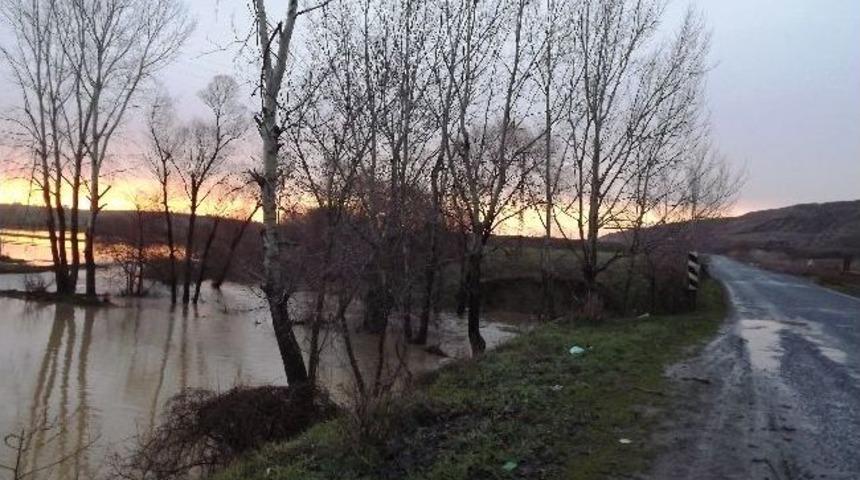 Malkara&rsquo; Da Sağanak Yağmur Dereleri Taşırdı