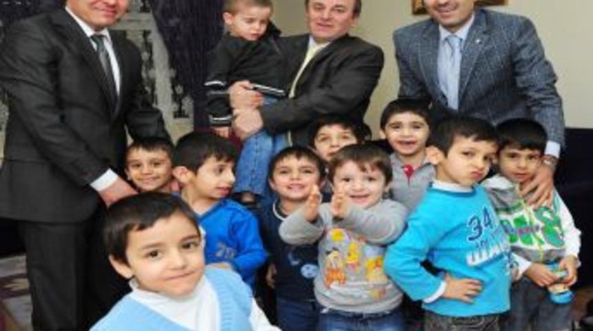 Vali &Ouml;zt&uuml;rk, Korunmaya Muhta&ccedil; &Ccedil;ocukları Ziyaret Etti
