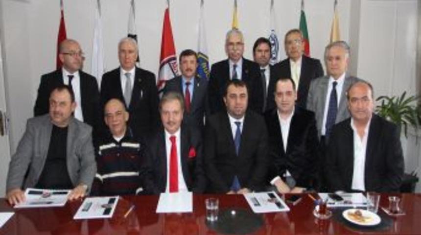 İzmirli Spor Kul&uuml;pleri 40 Bin Kişilik Stada Gerek G&ouml;rmedi