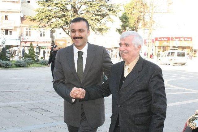 D&uuml;zce&rsquo;nin İlk Valisinden Belediyeye Ziyaret 1