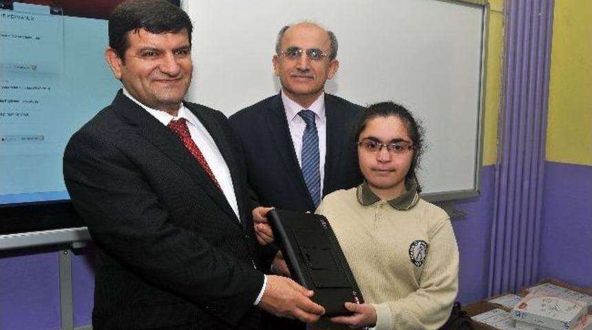 G&uuml;m&uuml;şhane&rsquo;de Okullarda Tablet Bilgisayar D&ouml;nemi