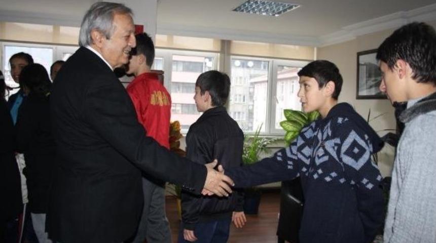 Belediye Başkanı Semerci Şapiyonları Makamında Ağırladı