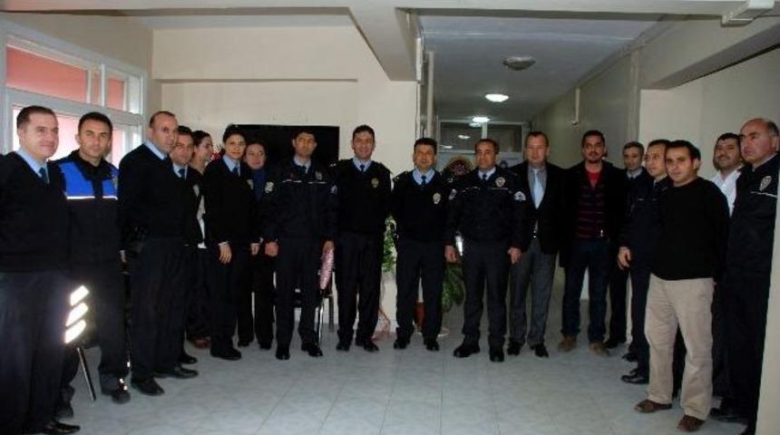 Ayın Başarılı Polisine &Ouml;d&uuml;l Verildi