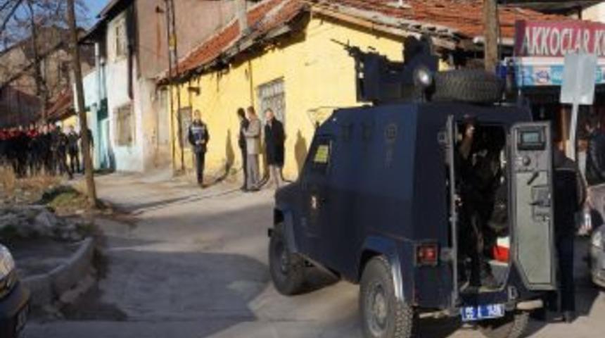 Başkent'te 200 Polisin Katıldığı Operasyonda 1 Kişi G&ouml;zaltına Alındı