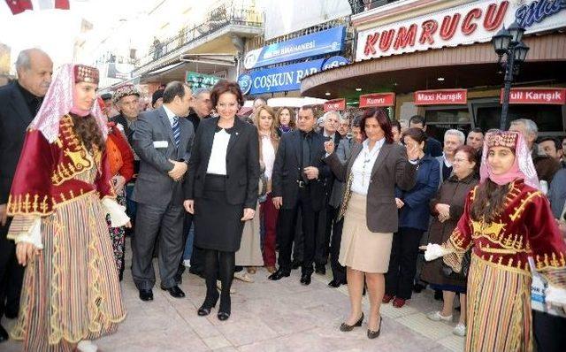 Topuklu Efe Sevgi Yolunu Aydın Zeybeği Oynayarak Açtı