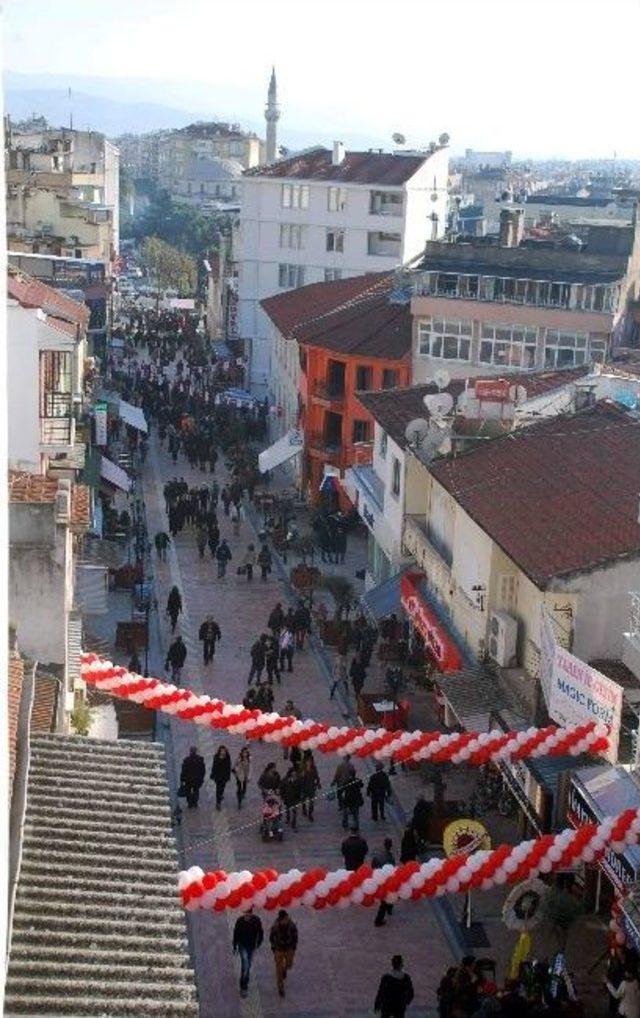 Topuklu Efe Sevgi Yolunu Aydın Zeybeği Oynayarak Açtı