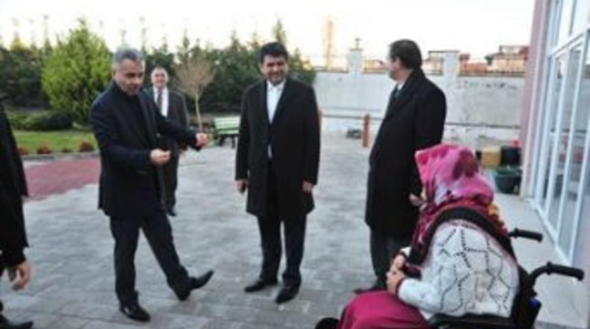 Engellilere Başkan Uzun&rsquo;dan şafak s&uuml;rprizi