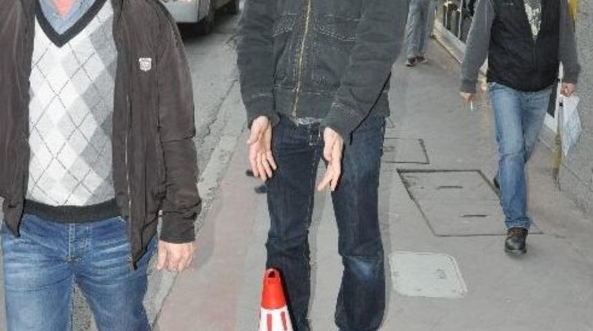 D&uuml;şt&uuml;ğ&uuml; Kaldırıma Duba Satın Alıp Koydu