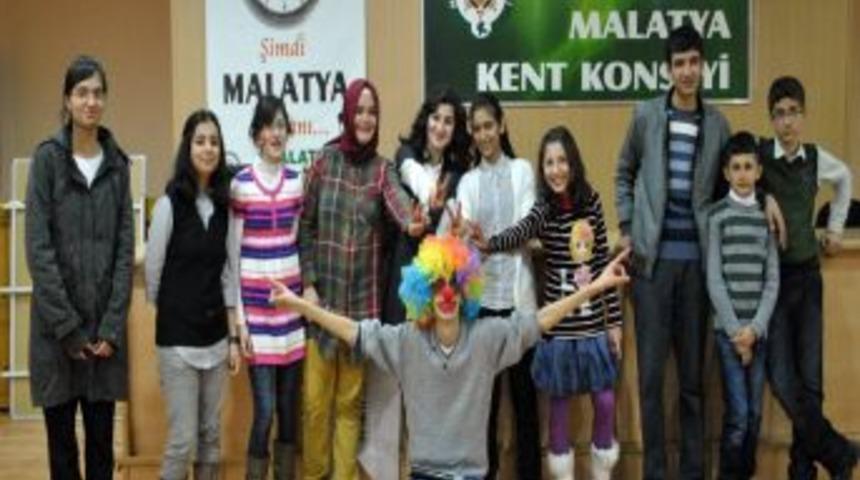 &Ccedil;ocuklardan Sevgi Evindeki Yaşıtları I&ccedil;in Eğlence Programı