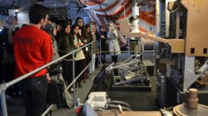 Sultangazili gen&ccedil;ler uzay evi sergisini gezdi