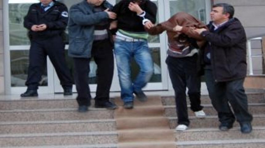 Polisten Hırsızlara Su&ccedil;&uuml;st&uuml;: 2 Tutuklama