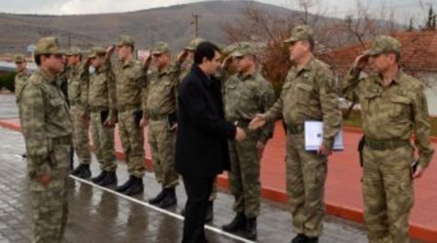 Vali Şahin, Jandarma Komutanlığı'nı Ziyaret Etti
