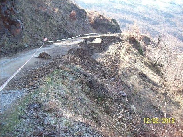 &Ouml;demiş&rsquo;te Asfalt Yol 20 Metre &Ccedil;&ouml;kt&uuml; 1