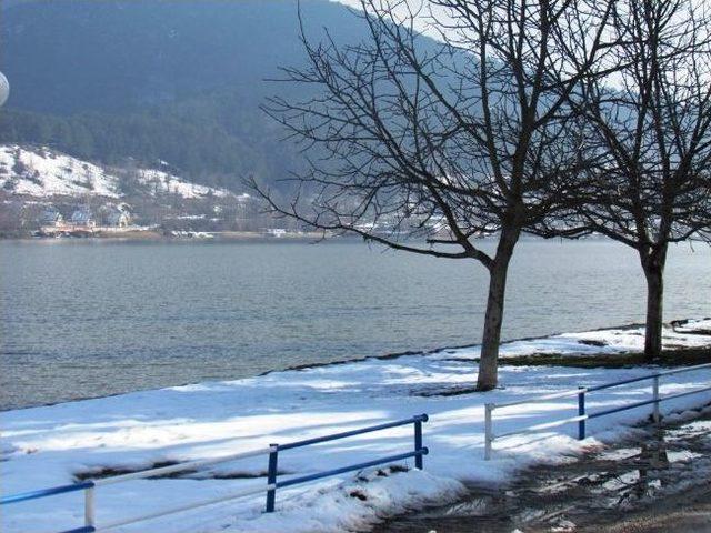 Gölcük’te Sömestrde Beklenen Kar, Okullar Açılınca Yağdı 1